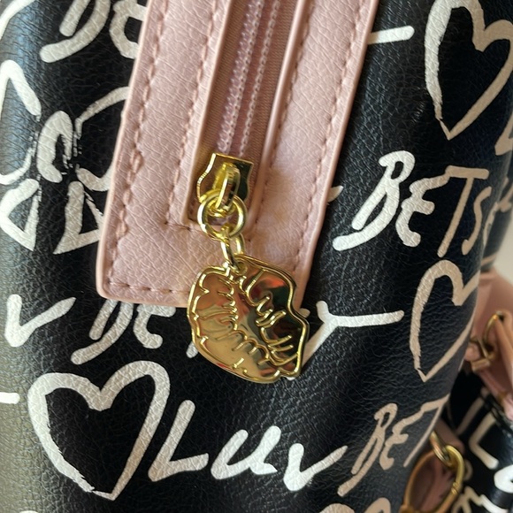 Betsy Johnson Luv   2 in 1 Backpack Purse  Black / Pink  Size Medium - Picture 6 of 16